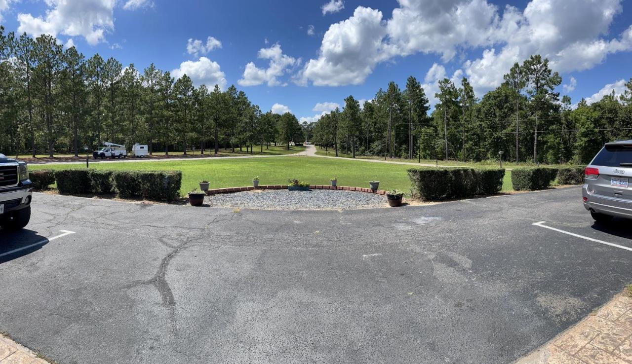 Carolina Pine Inn Near Southern Pines-Pinehurst Pinebluff Exterior foto